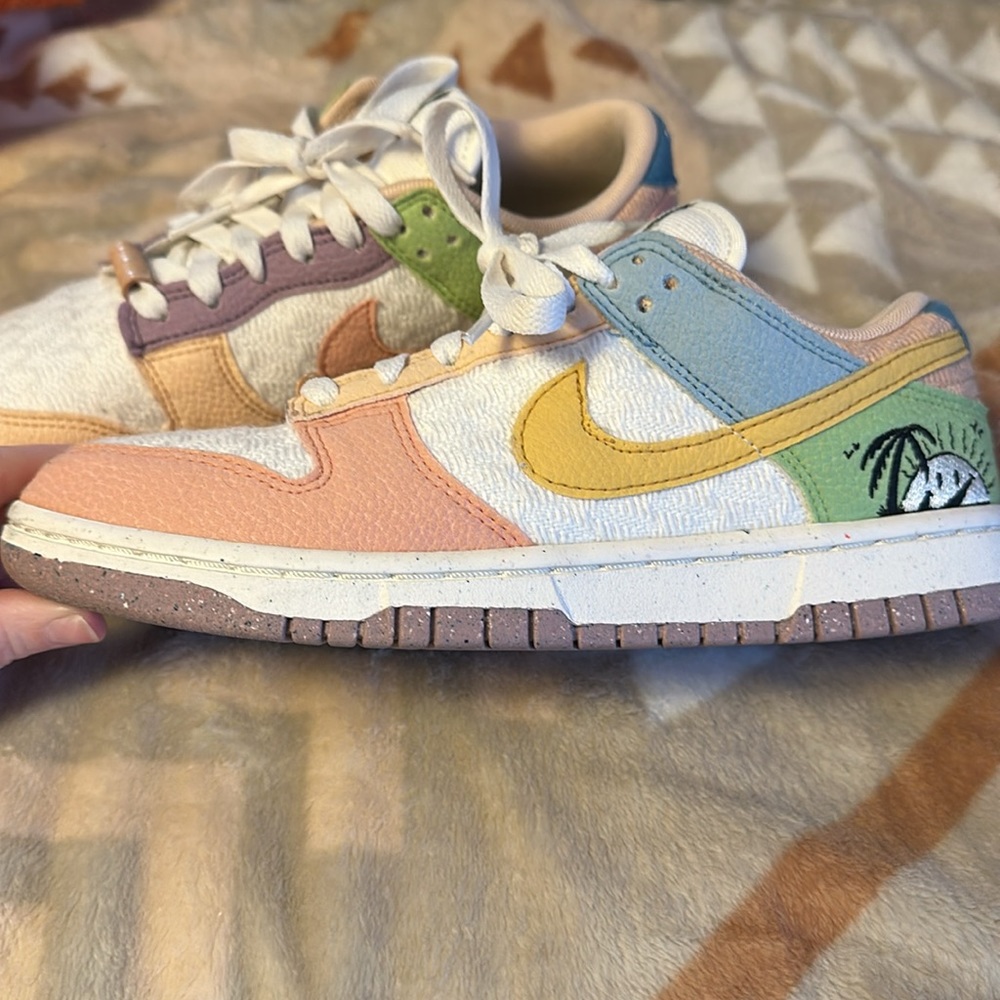 Nike shoes - Picture 2 of 4